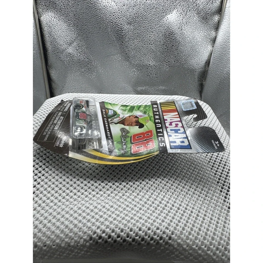 Dale Earnhardt Jr 88 Mountain Dew 1:64 NASCAR Authentics Spin Master 2012 Chevy